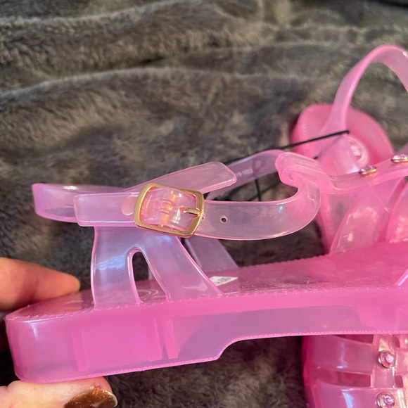 NNT wonder nation pink w/rhinestones/buckle up sandals available sizes in 4 & 5 - Picture 3 of 9